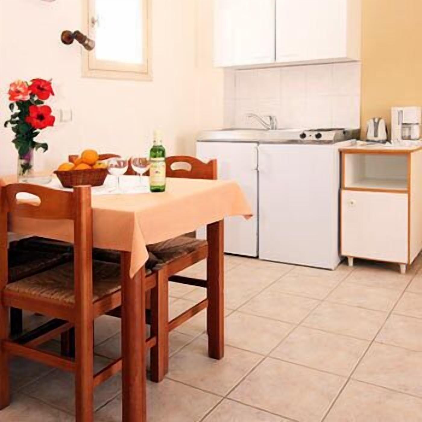 Uzenie All Suites Boutique Resort (Adults Only) Adelianos Kampos Exteriör bild